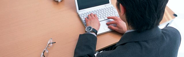 プロバイダ会社に契約をしてWEBサイトを作ります。